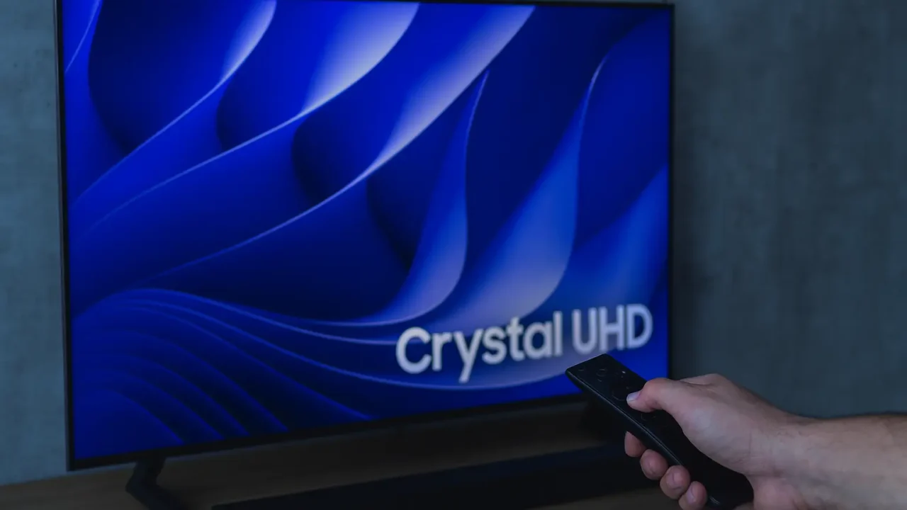Samsung Combo Smart Big TV 75" Crystal UHD 4K tem oferta com menor preço em meses na Amazon