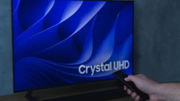 Samsung Combo Smart Big TV 75" Crystal UHD 4K tem oferta com menor preço em meses na Amazon