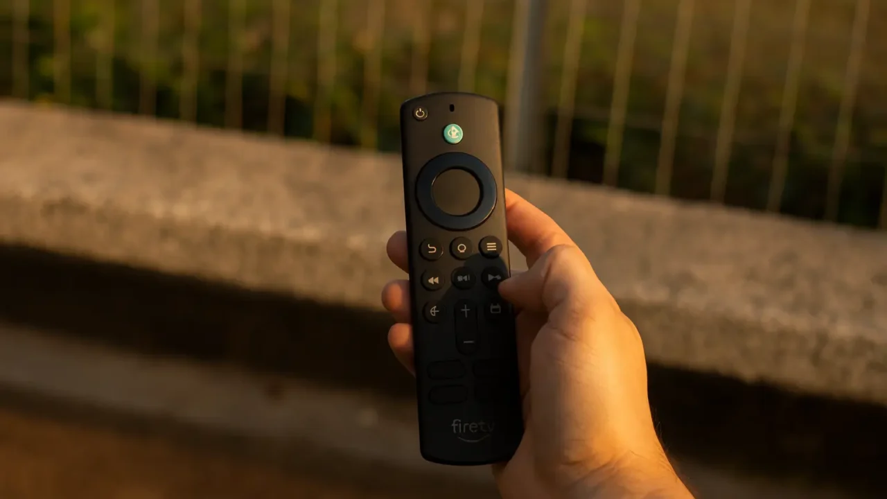 Fire TV Stick HD com controle por voz na Amazon