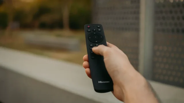 Hisense Smart TV 65" cai de R$ 3.144 para R$ 2.863 com 8% OFF na Amazon