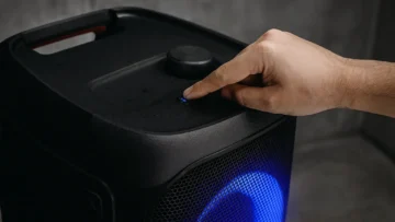 Potência em festa: 3 caixa som JBL grande