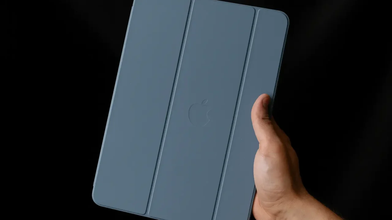 Apple Smart Folio para iPad Air 13" com 22% OFF; aproveite 10x sem juros na Amazon