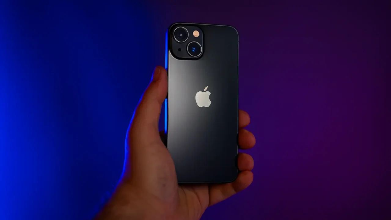 iPhone 13 128GB com 6% OFF na Amazon; preço abaixo da média