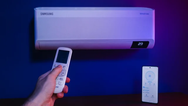 Promoção relâmpago: 3 Samsung WindFree Connect 18000