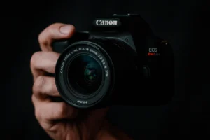 Canon EOS Rebel SL3 com 6% OFF em até 10x na Amazon; ver cores