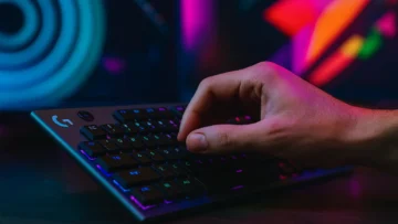 Teclado Mecânico Gamer Logitech G915 tem 10% OFF na Amazon