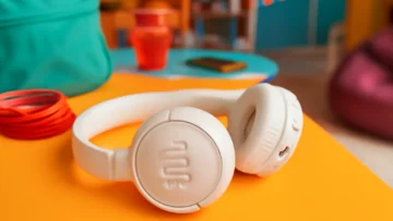 3 Fones de Ouvido JBL Resistentes à Água para Aventuras