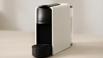 Promoção relâmpago: 3 Cafeteiras Nespresso até R$449 (válido 11/03/2025 08:42:46)