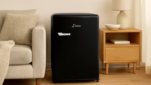 Descontos de até 20%: 3 Frigobares Retrô Midea em oferta especial