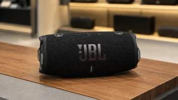 JBL Charge 6 ou Soundcore Motion Boom Plus: equilíbrio ou potência?