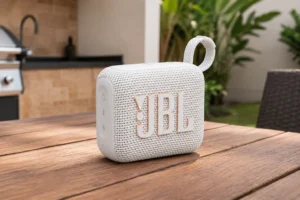 JBL Go 4 serve para áreas externas? Entenda o limite do tamanho