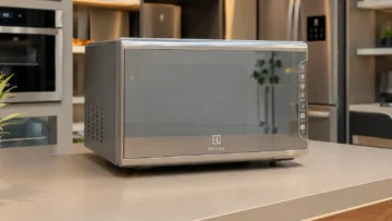Micro-ondas Electrolux MI41S: o que o painel integrado muda?