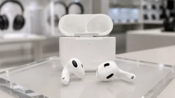 AirPods 4 ou Soundcore R50i: o que muda na escolha?