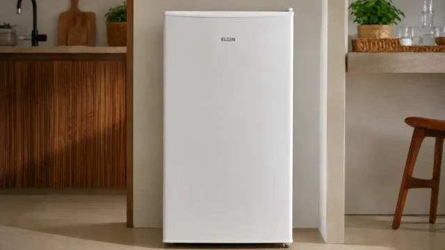 Frigobar 93L Elgin ou Midea: o que muda na escolha?
