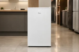 Frigobar Midea 93L ou 124L: o que muda na escolha?