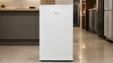 Frigobar Midea 93L ou 124L: o que muda na escolha?