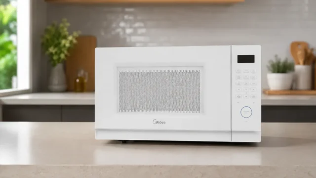 Micro-ondas 20L Midea ou Philco: o que muda na escolha?