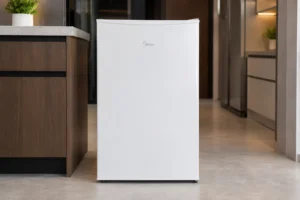 Frigobar Midea 67L ou 93L: o que muda na escolha?