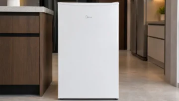 Frigobar Midea 67L ou 93L: o que muda na escolha?
