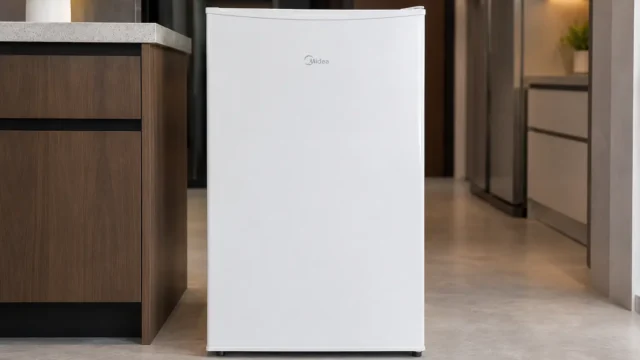 Frigobar Midea 67L ou 93L: o que muda na escolha?