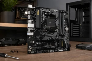Gigabyte B550M DS3H AC R2, AORUS ELITE ou B550M K: o que muda?